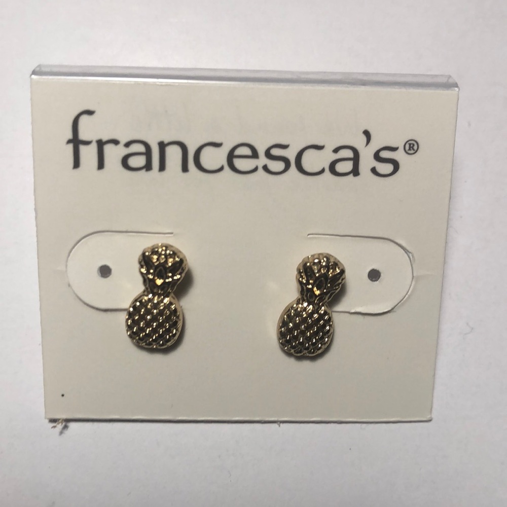 Adorable gold pineapple earrings!